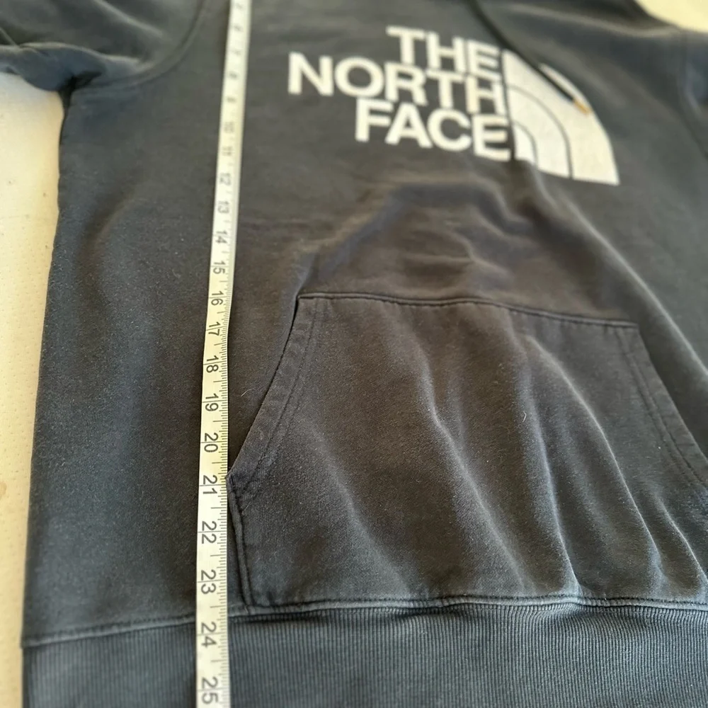 The North Face men’s Sz: L Hoodie Sweatshirt black half dome Logo Pullover.